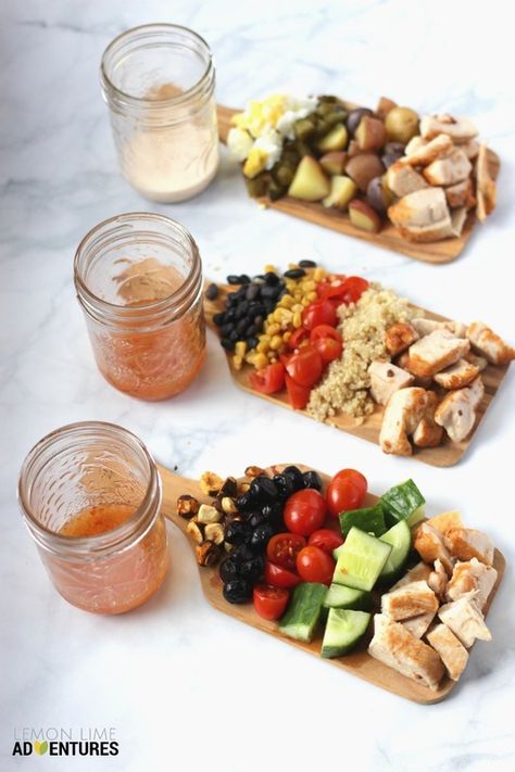 Mason Jar Salads with Chicken Mason Jar Recipes Lunch, Easy Mason Jar Lunch Ideas, Simple Mason Jar Salad Recipes, Mason Jar Lunch Ideas Not Salad, Mason Jar Salads For A Week Meal Prep, Lunch Hacks, Mason Jar Lunch, Jar Salads, Jar Food