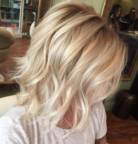 Layered Honey and Platinum Hairstyle Shoulder Haircuts, Medium Haircuts, Hairstyles Wavy, Hair Textures, Tousled Waves, Hair Women, Haircuts For Fine Hair, Blonde Bobs, Blonde Ombre