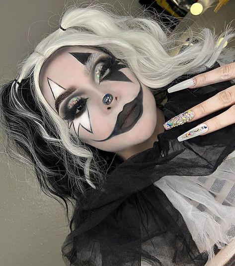 Black And White Jester Makeup, White And Black Clown Makeup, Insane Clown Posse Juggalette Makeup, Emo Clown Makeup, Aries Costume, Black And White Clown Makeup, Goth Clown Makeup, Black Goth Makeup, Evil Clown Makeup