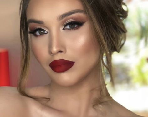 Burgundy Lip Bridal Makeup, Bridal Makeup Maroon Lips, Make Up Looks For Maroon Dress, Wedding Makeup Deep Red Lips, Burgundy Lips Makeup Wedding, Formal Black Dress Makeup Red Lips, Dark Red Lip Bridal Makeup, Bridal Makeup For Brown Eyes Red Hair, Bride Makeup Bold Lip