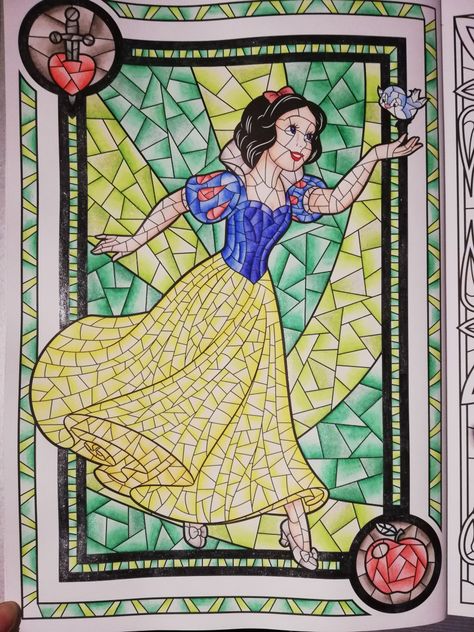 Snow White Stained Glass Art, Snow White 1937, Disney Stained Glass, Alternative Disney Princesses, Walt Disney Princesses, Alternative Disney, Glass Designs, Stained Glass Designs, White Stain