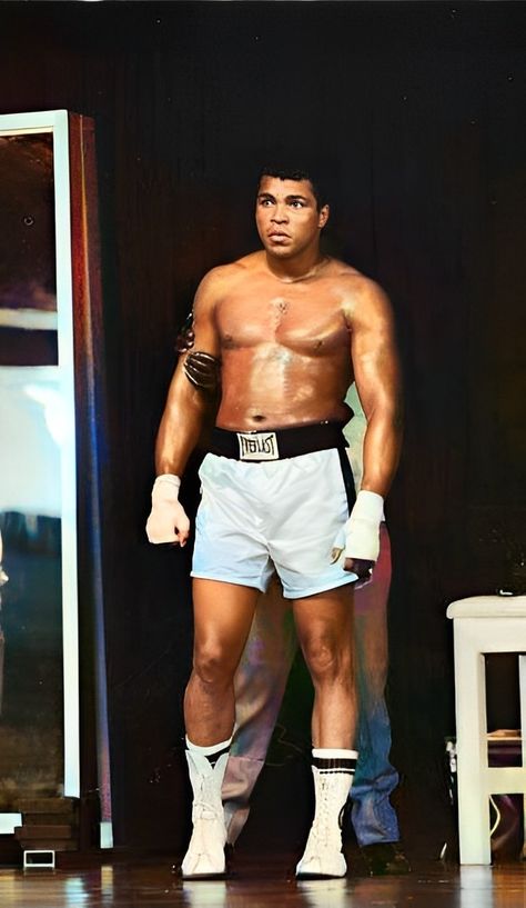 Muhammed Ali Clay, Mighty Mike, Muhammad Ali Boxing, Muhammad Ali Quotes, محمد علي, King Picture, Boxing Images, Mohamed Ali, Legendary Pictures