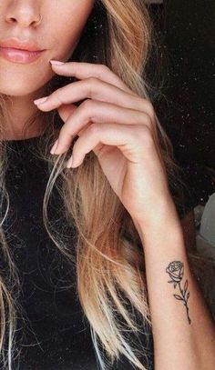 Tattoo Wrist Ideas, Small Rose Tattoos, Side Wrist Tattoos, Tattoos Rose, Small Rose Tattoo, Cool Wrist Tattoos, Tattoo Wrist, Wrist Tattoos For Women, Tattoos Designs