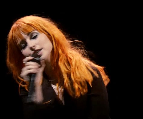 Paramore Gif, Hayley Williams Gif, Hayley Wiliams, Idol Worship, Taylor York, Paramore Hayley Williams, Gay Aesthetic, Friendly Ghost, Hayley Williams