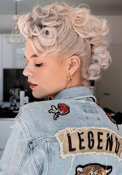 Short Hair Updos, Pretty Short Hair, Curly Wedding Hair, Prom Hairstyles For Short Hair, Hairstyles For Thick Hair, Short Hairstyles For Thick Hair, Hairdos For Short Hair, Up Dos, Penteado Cabelo Curto