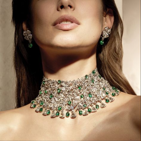 BVLGARI. choker and ear pendants - emerald beads, diamonds #BVLGARI #BVLGARI2021 #MagnificaCollection #HighJewelry #Diamond Bvlgari Necklace, Haute Jewelry, Bridal Jewelry Sets Brides, Bridal Diamond Necklace, Neck Pieces Jewelry, Bridal Jewelery, Bvlgari Jewelry, Diamond Jewelry Set, Bridal Jewelry Vintage