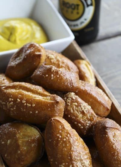 Soft Pretzel Bites Recipe, Pretzel Bites Recipe, Pretzel Recipes, Soft Pretzel Bites, Pretzel Bites Recipes, Butter Pretzels, Soft Pretzel, Garlic Recipes, Soft Pretzels