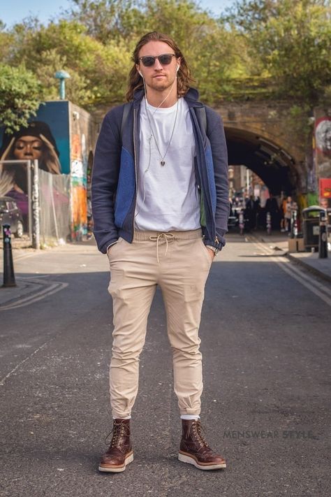 Jogger And Boots Outfits, Beige Joggers Outfit Men, Beige Joggers, Brown Boots Outfit, Brown Work Boots, Streets Of London, Cream Hoodie, Boots Beige, Joggers Outfit