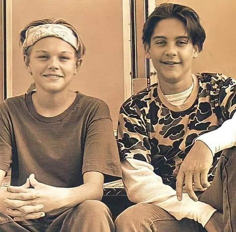 Leonardo Caprio, Nerdy Men, 90s Actresses, Leonardo Dicaprio 90s, Tobey Maguire, Young Leonardo Dicaprio, Creepypasta Cute, Leo Dicaprio, Avatar Movie