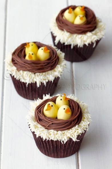 adorable chick cupcakes Cute Easter Desserts, Dessert Original, Easter Snacks, Easter Desserts Recipes, Easter Baking, Easter Cupcakes, Deilig Mat, Easter Dinner, Easter Dessert