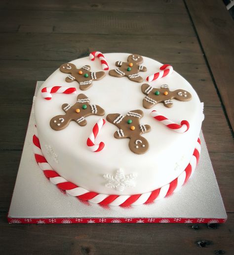 Gingerbread Christmas Cake Decoration, Gingerbread Man Cake Ideas, Gingerbread Decorated Cake, Gingerbread Man Birthday Cake, Gingerbread Man Cake, Xmas Cakes, Christmas Bakes, Cakes Easy, Christmas Cakes Easy