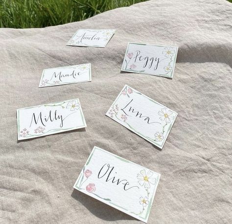 Name Holder Ideas Table Cards, Name Tags For Dinner Table, Table Name Cards Birthday, Dinner Table Name Cards, Garden Party Place Cards, Tea Party Name Place Cards, Tea Party Name Tags, Dinner Name Place Cards, Dinner Name Tags