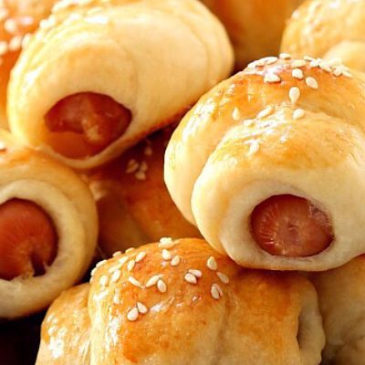 MINI SAUSAGE BREAD ROLLS Reception Appetizers, Sausage Bread, Wedding Snacks, Mini Rolls, Cheese Sausage, Pigs In A Blanket, Sausage Rolls, Bread Rolls, Bread Dough