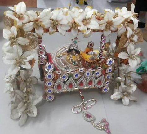 Palna For Krishna, Laddu Gopal Jhula Decoration, Krishna Jhula Decoration Ideas, Jhula Decoration Ideas, Jhula Decoration, Krishna Jhula, Diy Decoration Ideas, Mandir Decoration, Birthday Decorations At Home