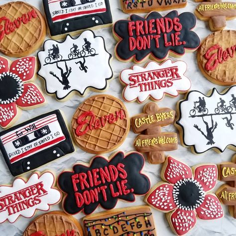 Stranger Things Halloween Party, Stranger Things Theme, Stranger Things Merch, 11 Stranger Things, Stranger Things Halloween, Fancy Cupcakes, 13th Birthday Parties, Stranger Things Art, Stranger Things Aesthetic