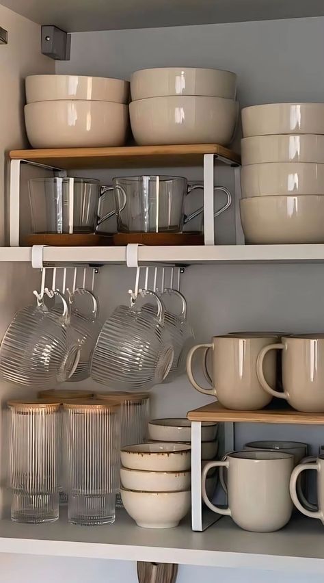 Super Small Kitchen Ideas Apartment, Small Counter Organization, Display Kitchen Utensils Ideas, Shelve Organizer Kitchen, Future House Ideas Simple, Different Kitchen Aesthetics, Cute Kitchen Ideas Decor, Kitchen Equipment Aesthetic, Kitchen Plates Organization Cabinets