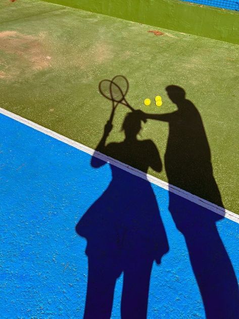 Couple Tennis Pictures, Tennis Relationship Goals, Tennis Date Aesthetic, Tennis Girlfriend Aesthetic, Summer Sports Aesthetic, Sport Couple Aesthetic, Goals Pictures Lifestyle, Tennis Couple Aesthetic, Vision Board Relationships Couples