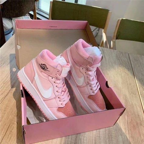 Outfit With Nike Shoes, Jordan 1 Mid Digital Pink, Air Jordan 1 Mid Digital Pink, Nike Shoes Outfit, Jordans For Women, Air Jordans Outfit, Jordans For Women Outfits, Nike Air Jordans Outfit, Outfits Jordans