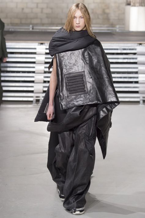 Rick Owens Fashion, Rick Owens Menswear, Fashion Collection Inspiration, Dystopian Fashion, Oversize Outfit, Fashion Design Collection, Rick Owens Men, Futuristic Fashion, Fashion Design Clothes