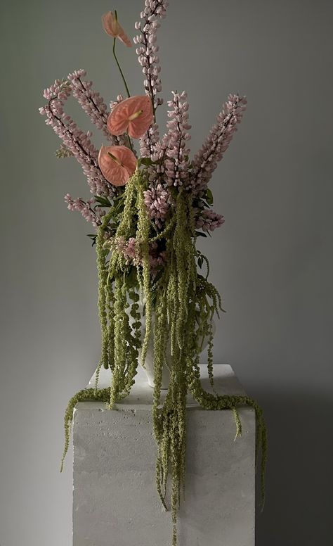 Statement Flower Arrangements, Ikebana Bouquet, Amaranthus Flower Arrangement, Architectural Floral Arrangements, Amaranth Arrangements, Amaranthus Arrangement, Eucalyptus Flower Arrangement, Sculptural Wedding Flowers, Lilli Jahilo