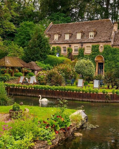 Bibury England - Swan Hotel Cotswolds England, England Countryside, Countryside House, The Cotswolds, Garden Inspired, English Countryside, House Goals, Pretty House, Summer Garden