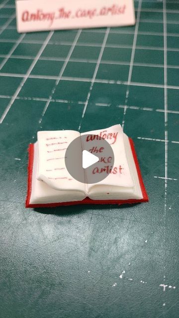 Fondant Book Cake, Fondant Book Tutorial, Book Themed Cupcakes, Book Fondant, Fondant Book, Chocolate Sleigh, Baking Reference, Book Cake Topper, Open Book Cakes