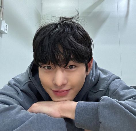 Ahn Hyo Seop Instagram Post, Ahn Hyoseop, Paul Ahn, Dr. Romantic, Hyo Seop, Boy Music, Jin Young, Ahn Hyo Seop, Medical Drama