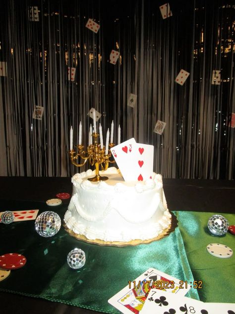 Playing Cards Birthday Theme, Poker Cake Birthday, Vegas Theme Birthday Cake, Casino Royale Decorations, Casino Royale Theme Party Decorations, Vegas Themed 21st Birthday Party, Casino 21st Birthday Party, Casino Night Aesthetic, Casino Night Birthday Party