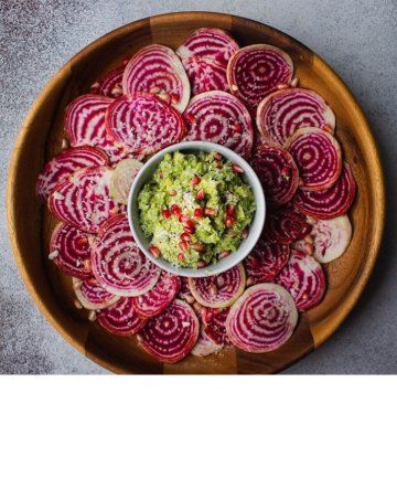 Candy Cane Beet Chips With Winter Pomegranate Guacamole Candy Cane Beets, Pomegranate Guacamole, Easy Holiday Appetizers, Healthy Chip Alternative, Recipes For Appetizers, Beet Chips, Holiday Appetizers Easy, Holiday Appetizers Recipes, Japanese Sweet Potato