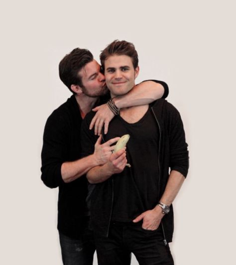 Daniel Gillies and Paul Wesley Charles Michael Davis, Klaus The Originals, Ian Somerhalder Vampire Diaries, Friendship Photos, Vampire Diaries Poster, Damon Salvatore Vampire Diaries, Hello Brother, The Originals Tv, Vampire Diaries Funny