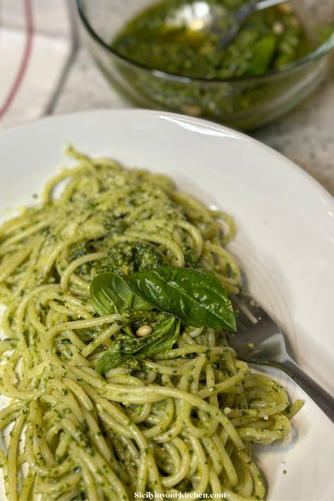 Picture showing Spaghetti al pesto genovese Spaghetti Pesto Recipe, Pesto Spaghetti Recipes, Olive Oil Spaghetti, Basil Pesto Spaghetti, Spaghetti With Pesto, Spaghetti Pesto, Spaghetti Pasta Recipe, Basil Spaghetti, Basil Pasta Recipes