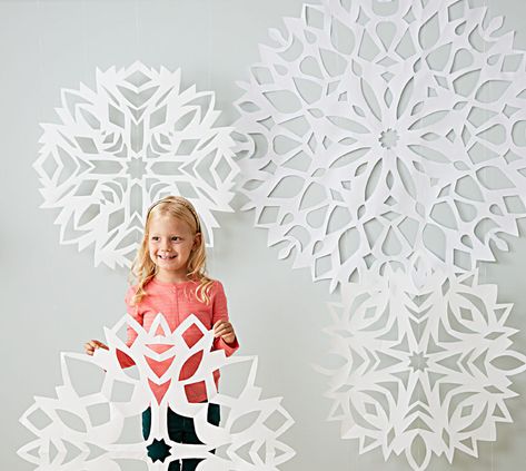 Cut Paper Snowflakes, Diy Holiday Crafts, Christmas Decor Gifts, Snowflakes Paper, Paper Snowflake Template, Paper Snowflakes Diy, Snowflake Template, December Crafts, Paper Snowflake