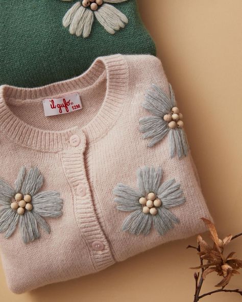 Embroidered Sweater Diy, Knitting Patterns Hats Women, Baby Dress Embroidery, Bordados Tambour, Ladies Cardigan Knitting Patterns, Knitted Mittens Pattern, Designs Dress, Clothes Embroidery Diy, Crochet Unique