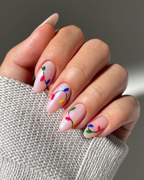 Instagram Festive Nail Ideas, Christmas Nail Design, Xmas Nail Designs, Light Colored Nails, Holiday Manicure, Nails Holiday, Christmas Tree Nails, Holiday Nails Christmas, December Nails