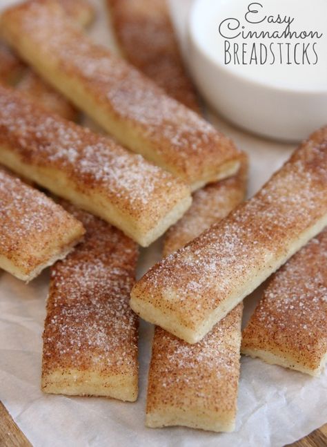 Easy Cinnamon Breadsticks Weight Watcher Desserts, Pretzel Twists, Brownie Desserts, Low Carb Dessert, Easy Cinnamon, Breadsticks, Yummy Sweets, Cinnamon Roll, Cinnamon Sugar