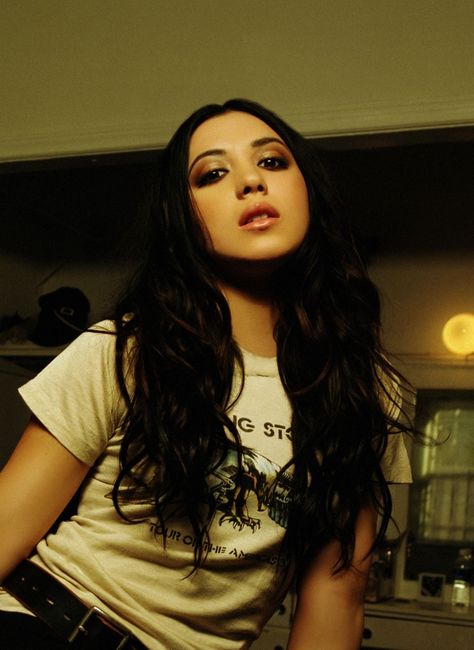 michelle branch Pop Punk Aesthetic, Michelle Branch, Music Inspiration, Punk Aesthetic, Pop Punk, Hair Envy, Smokey Eye, Drawing People, Musician