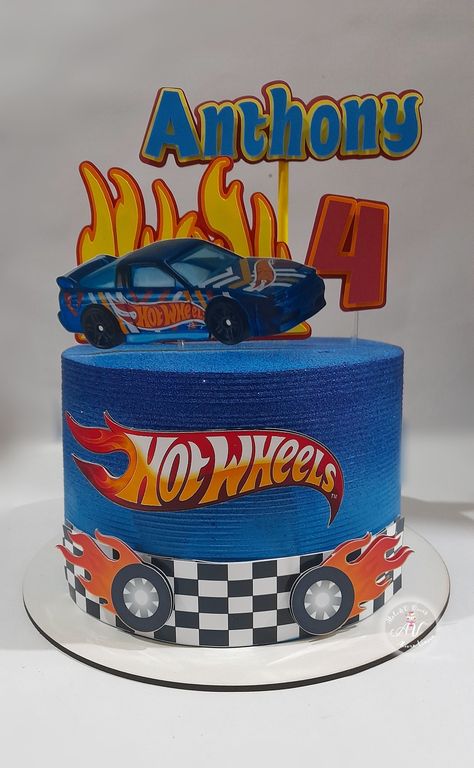 Bolo Tema Hot Wheels, Bolo Hot Wheels Chantilly, Bolo Da Hot Wheels, Bolo Hot Wheels, Lane Cake, Paw Patrol Birthday Cake, Hot Wheels Birthday, Hot Wheels Party, Cars Theme Birthday Party