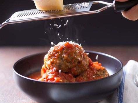 Beef And Pork Meatballs, Red Sauce Recipe, Perfect Meatballs, Pork Meatballs, Tomato Sauce Recipe, Tomate Frito, Parmigiano Reggiano, Serious Eats, Just Cooking