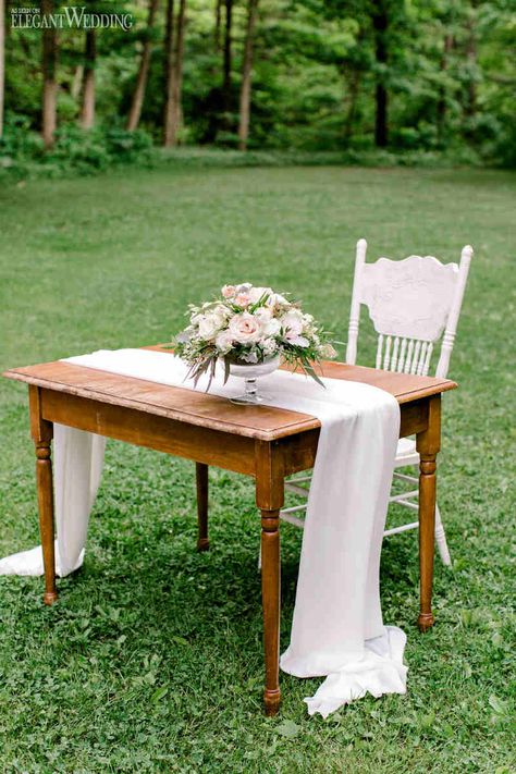 Wedding Ceremony Signing Table, Ceremony Signing Table, Wedding Signing Table, Vintage Wedding Ceremony Decorations, Boda Vintage Ideas, Vintage Furniture Wedding, Vintage Wedding Ceremony, Boho Wedding Ceremony, Wedding Ceremony Ideas