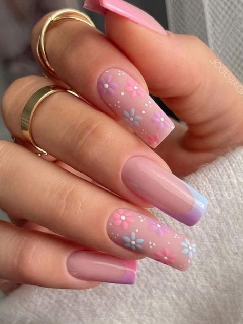 Spring Nails Line Design, Pretty Spring Nails Colors, Spring Glam Nails, Nude Spring Nail Designs, Birthday Spring Nails, Trendy Nails Square Spring, Spring Nails 2023 Coffin, Pastel Nails Designs Spring, Spring Nails Pastel Colors