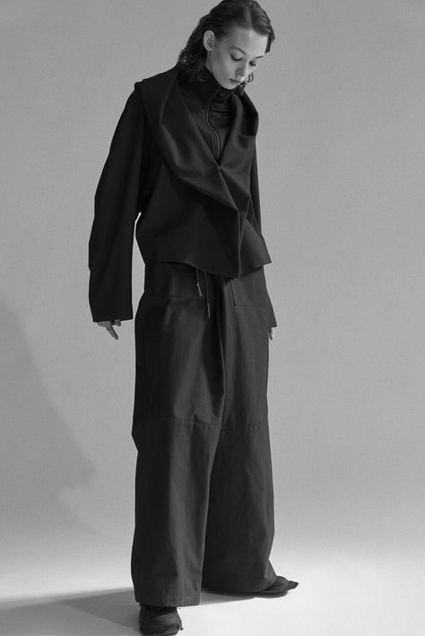 AUTUMN/WINTER 2023-2024 | Yohji Yamamoto Official Site Yoji Yamamoto Women, Yohji Yamamoto Outfit, Yohji Yamamoto Aesthetic, Yohji Yamamoto Street Style, Corporate Grunge, English Woman Aesthetic, Fashion Vampire, Yoji Yamamoto, Y 3 Yohji Yamamoto