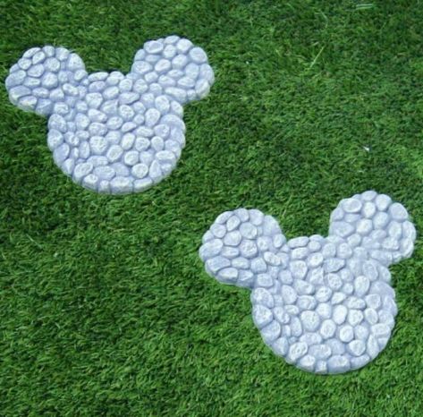 Outdoor Disney Decor, Disney Garden Decor, Mickey Mouse Garden Ideas, Disney Yard Decor, Disney Backyard Ideas, Classy Disney Decor, Adult Disney Room Decor, Disney Room Ideas For Adults, Diy Disney Decor