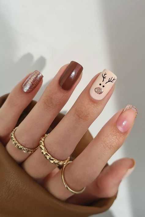 mix and match festive Christmas nails, neutral christmas nails, reindeer nails, christmas nail designs, christmas nails 2021 Ongles Beiges, Beige Nails Design, Unghie Nail Art, Christmas Nails Easy, Christmas Gel Nails, Christmas Nail Art Designs, Christmas Nails Acrylic, Festival Nails, Neutral Nails