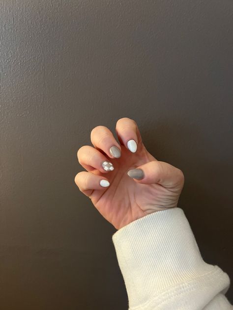 Acrylic nails Short Almond Nails Checkered, Nail Inspo Almond Checkered, Tan And White Checkered Nails, Brown And White Checkered Nails, Neutral Checkered Nails, Checkered Print Nails, Checkered Nails Short, Short Nail Designs Checkerboard, Hoco Makeup