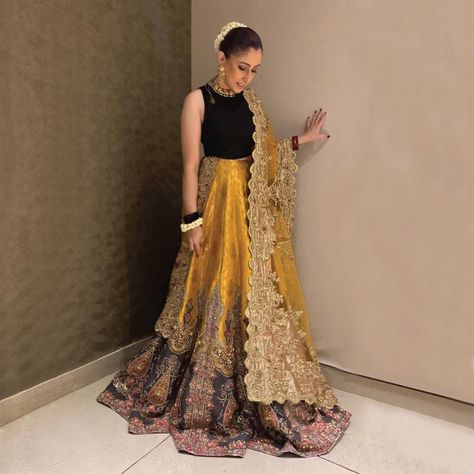 Ali Xeeshan on Instagram: “Our favourite @mavikayanistylist styles this ochre summer wedding must have so beautifully. Capturing the romance of traditional handicraft…” Black Mehndi Dress, Black Mehndi, Ali Xeeshan, Mehndi Dress, Black Lehenga, Indian Dresses Traditional, Yellow Outfit, Designer Party Wear Dresses, Indian Wedding Outfits