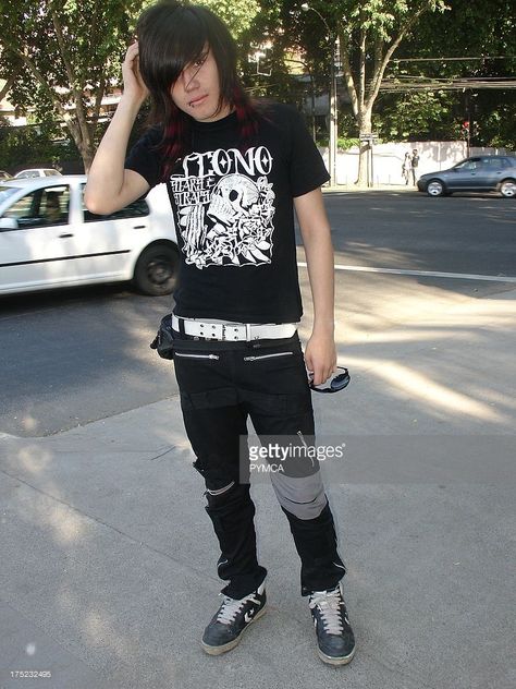 Undying Warlock, Scene Boy Outfits, Emo Boy Fashion, Emo Boy Style, Emo Poses, Emo Fashion Boys, 2000s Emo Outfits, Emo Boys 2000s, Emo Outfits 2000s