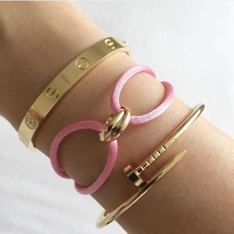 ؘ on Twitter: "https://t.co/ckK3IpsWdj" / Twitter Cartier Trinity Bracelet, Clover Club, Trinity Bracelet, Skincare Accessories, Bracelet Stacks, Pink Aura, Malibu Barbie, Accessories Bag, Aesthetic Lifestyle