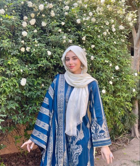 Modele Hijab, Mode Hijabi, Modest Fashion Hijab, Pakistani Fashion Casual, Muslim Outfits Casual, Desi Fashion Casual, Pakistani Dresses Casual, Muslim Fashion Hijab Outfits, Pakistani Fancy Dresses