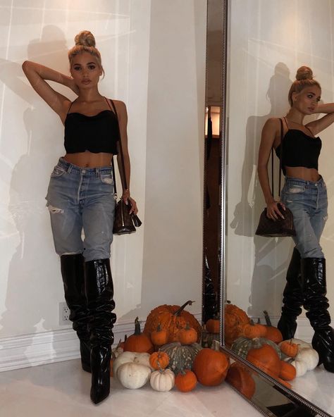 4.9m Followers, 530 Following, 3,331 Posts - See Instagram photos and videos from PRINCESS PIA MIA (@princesspiamia) Pia Mia Outfits, Princess Pia Mia, Pia Mia, Hottest Pic, Youtube Videos, Leather Pants, Outfit Inspirations, Street Wear, Photo And Video