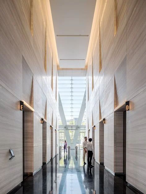 Office Building Lobby, Lift Lobby Design, Interior Design Lobby, Mall Interior, Lift Lobby, Building Lobby, Elevator Lobby, Hospital Interior, Office Tower